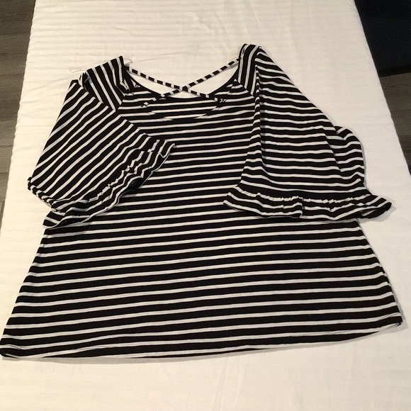 A.N.A. Black and white top. - Picture 5 of 5